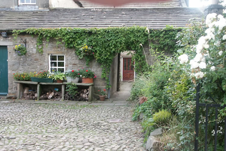 Temple Farmhouse B & B - Image 1 - UK Tourism Online