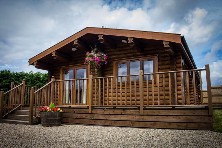 The Blackwell Ox Inn Executive Lodges - Image 1 - UK Tourism Online