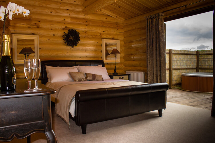 The Blackwell Ox Inn Executive Lodges - Image 3 - UK Tourism Online