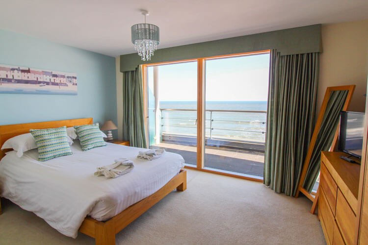 The Sands Seafront Apartments - Image 1 - UK Tourism Online