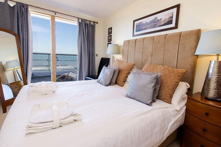 The Sands Seafront Apartments - Image 2 - UK Tourism Online