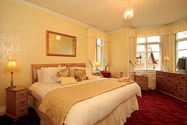 The Willows Guest House - Image 2 - UK Tourism Online