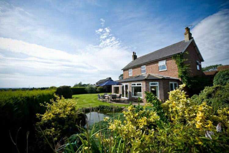 Thornton Lodge Farm - Image 1 - UK Tourism Online