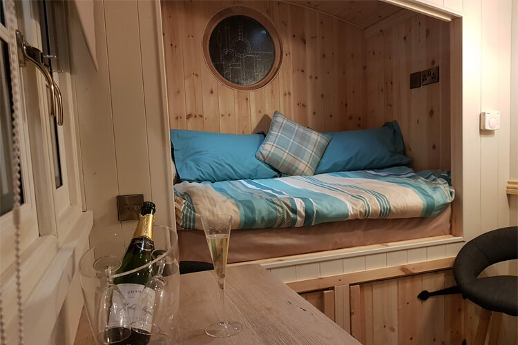 Waterside Shepherds Hut - Image 3 - UK Tourism Online