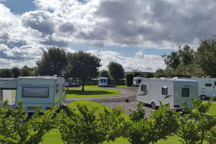 Wombleton Caravan & Camping Park - Image 1 - UK Tourism Online