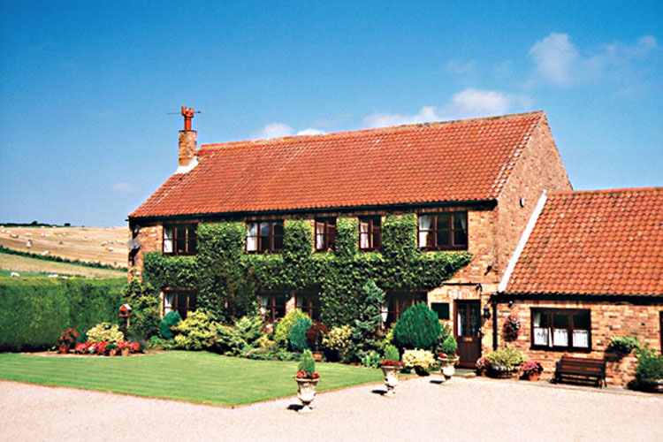 Wrea Head Country Cottages - Image 1 - UK Tourism Online