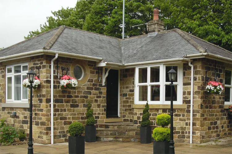 Dimple Well Lodge Hotel - Image 1 - UK Tourism Online