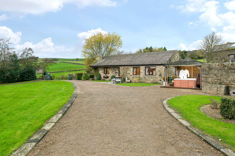 Higher Scholes Cottage - Image 1 - UK Tourism Online